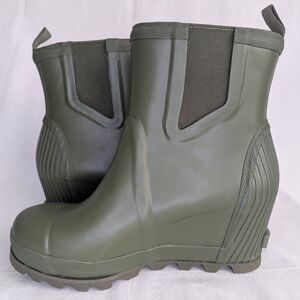 Sorel – Joan Waterproof Rain Wedge Chelsea Boot Size9
